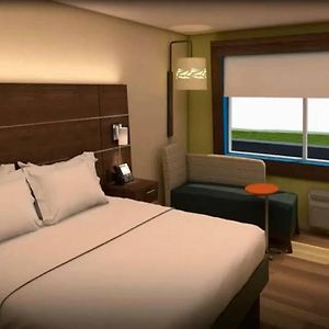 Holiday Inn Express & Suites Brentwood By Ihg